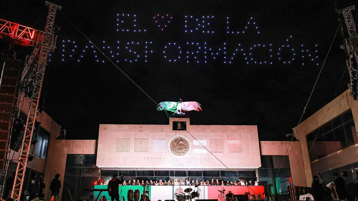 Iluminó espectáculo de drones el Grito de Independencia en Gómez Palacio