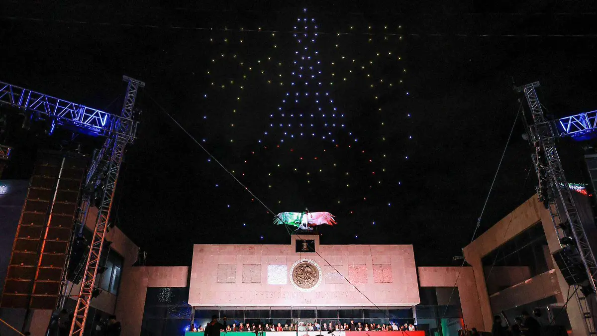 Iluminó espectáculo de drones el Grito de Independencia en Gómez Palacio