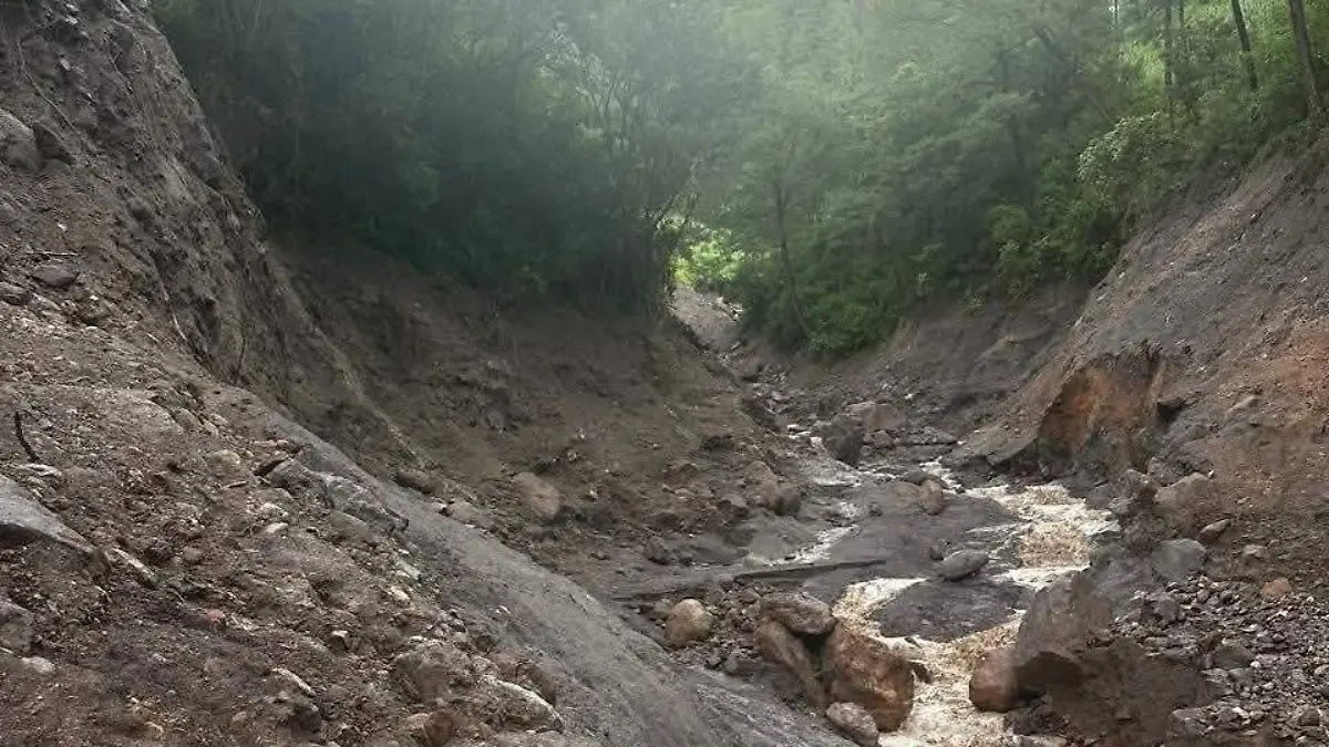 Lluvias en zona sierra deja incomunicada a la comunidad de San Diego de Tenzaes