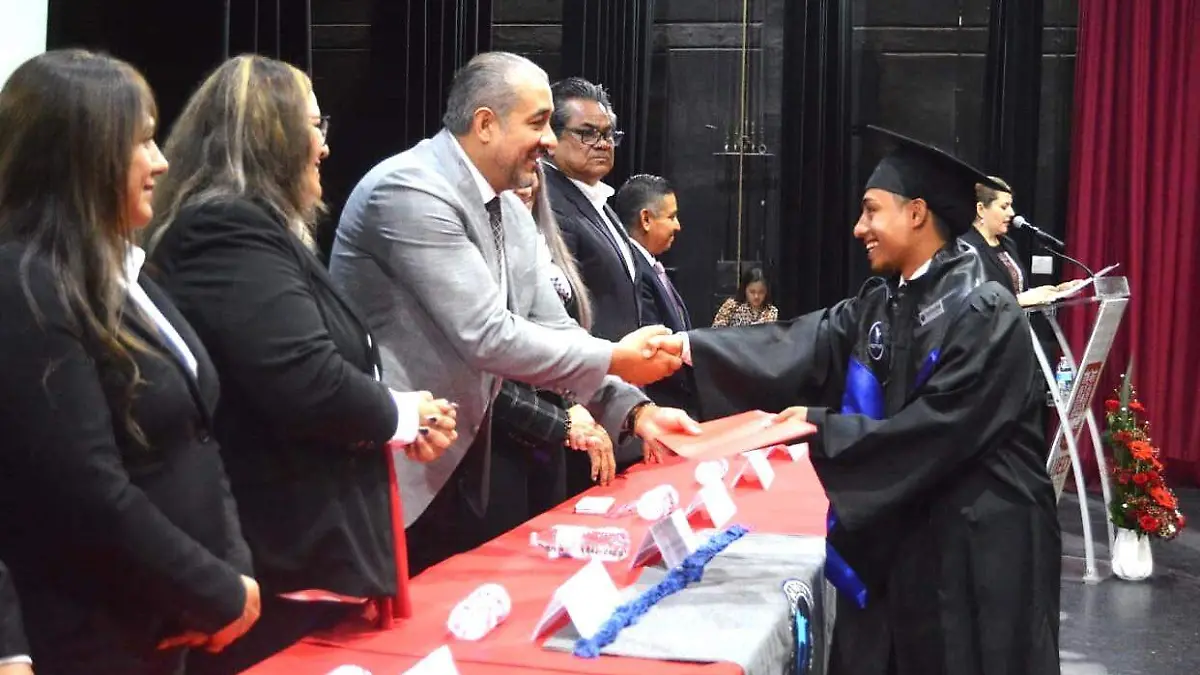UJED celebra la ceremonia de graduación de la Generación 50 de la Licenciatura en Educación Física y Deporte 2