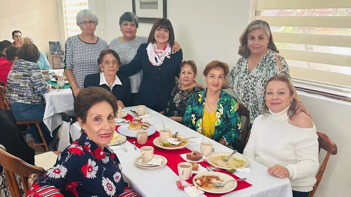 Ofrecieron desayuno mexicano las Damas Vicentinas