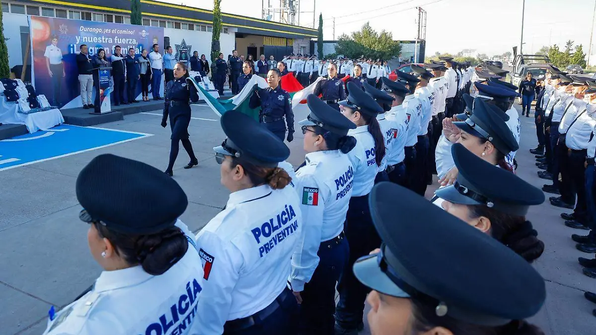 Entregan uniformes a elementos de Seguridad Pública 