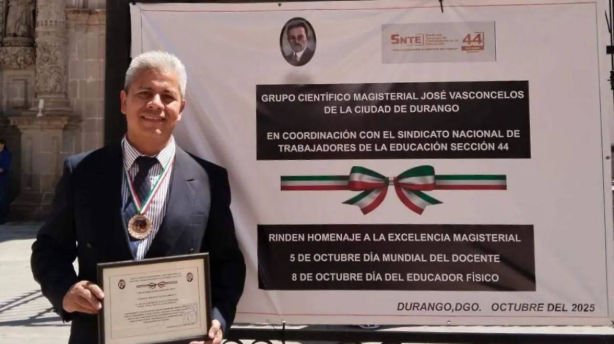 Reconocen trayectoria académica del Dr. Jesús José Gallego Sánchez, profesor de la FCCFyD-UJED