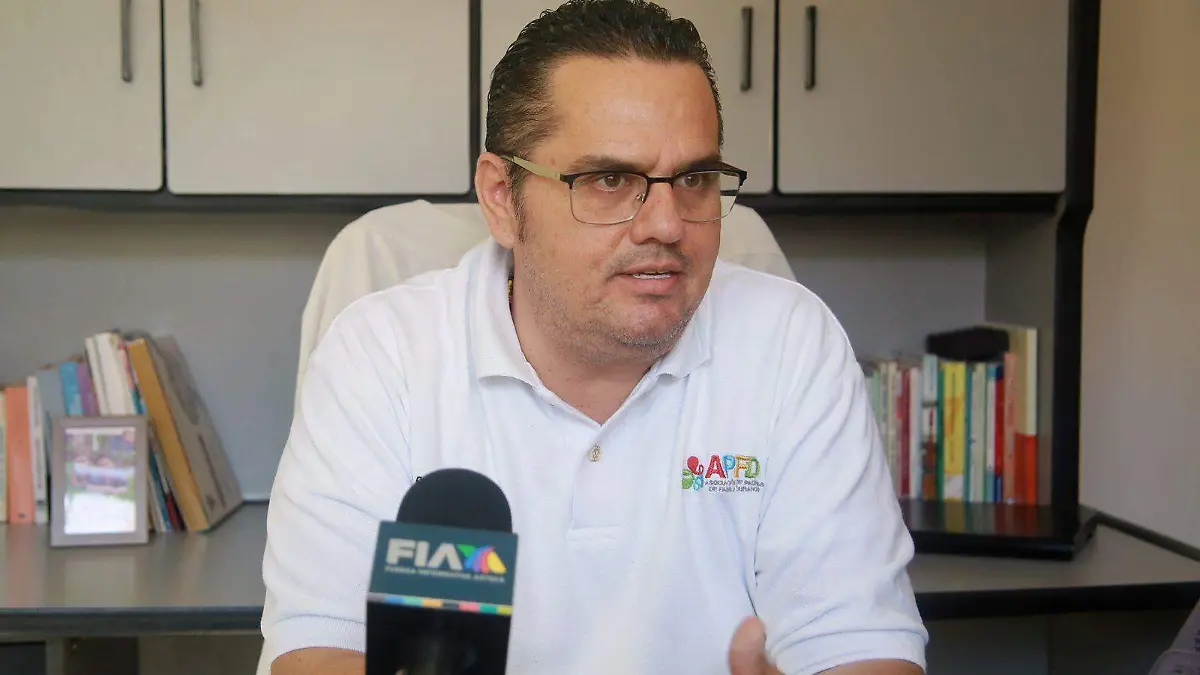 Activan a padres, madres e hijos en la “Matro-Patrogimnasia 2025