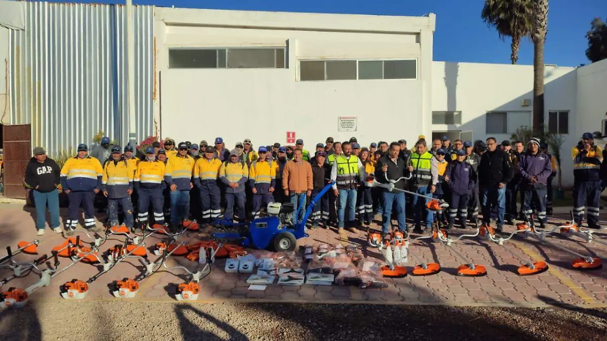 Entregan equipo a trabajadores de Servicios Públicos