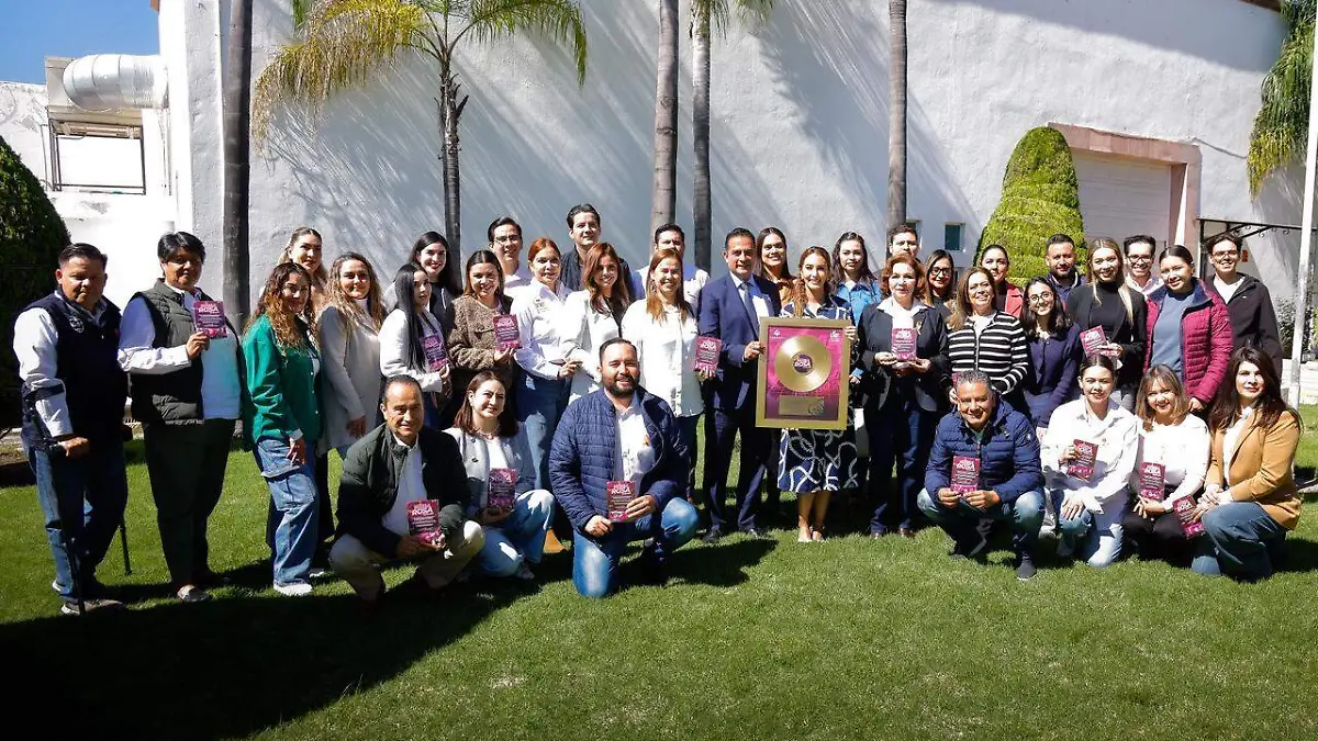 Otorga DIF Estatal “Disco de oro” a Durango por participación en Mes Rosa