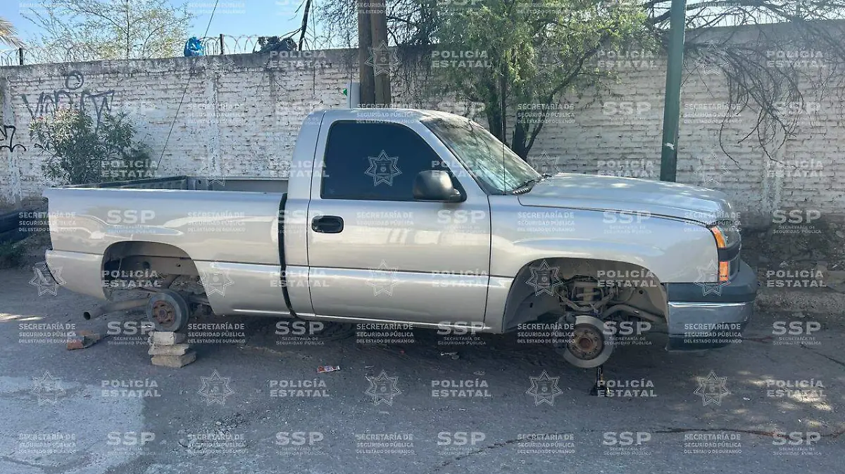 Recuperan vehículo con reporte de robo en Gómez Palacio