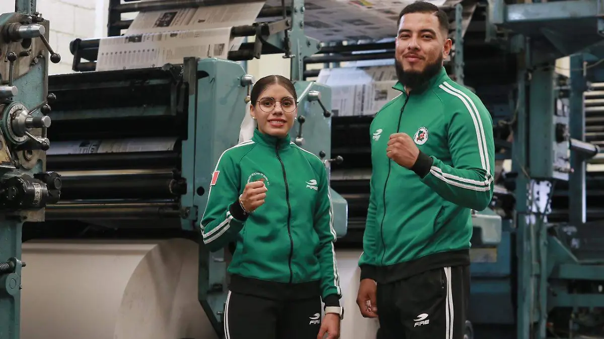 Boxeadora Valeria Amparán y el entrenador Lalito Bueno