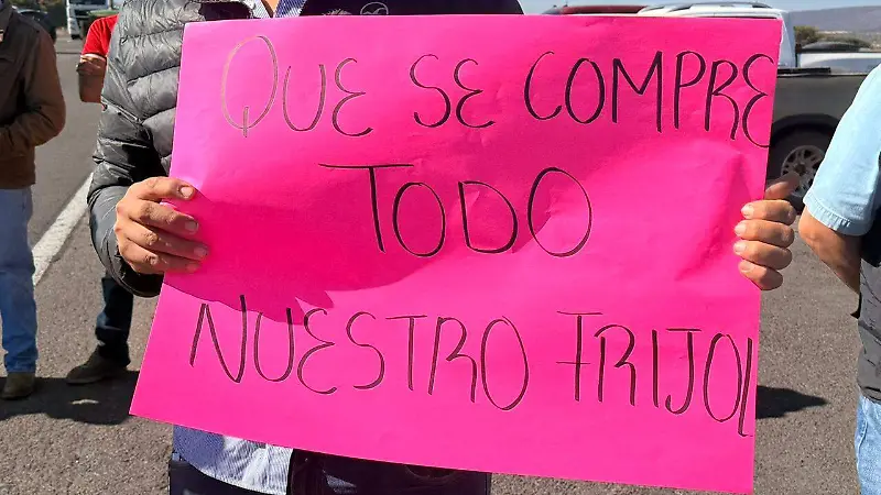 Campesinos realizan bloqueos carreteros en Durango