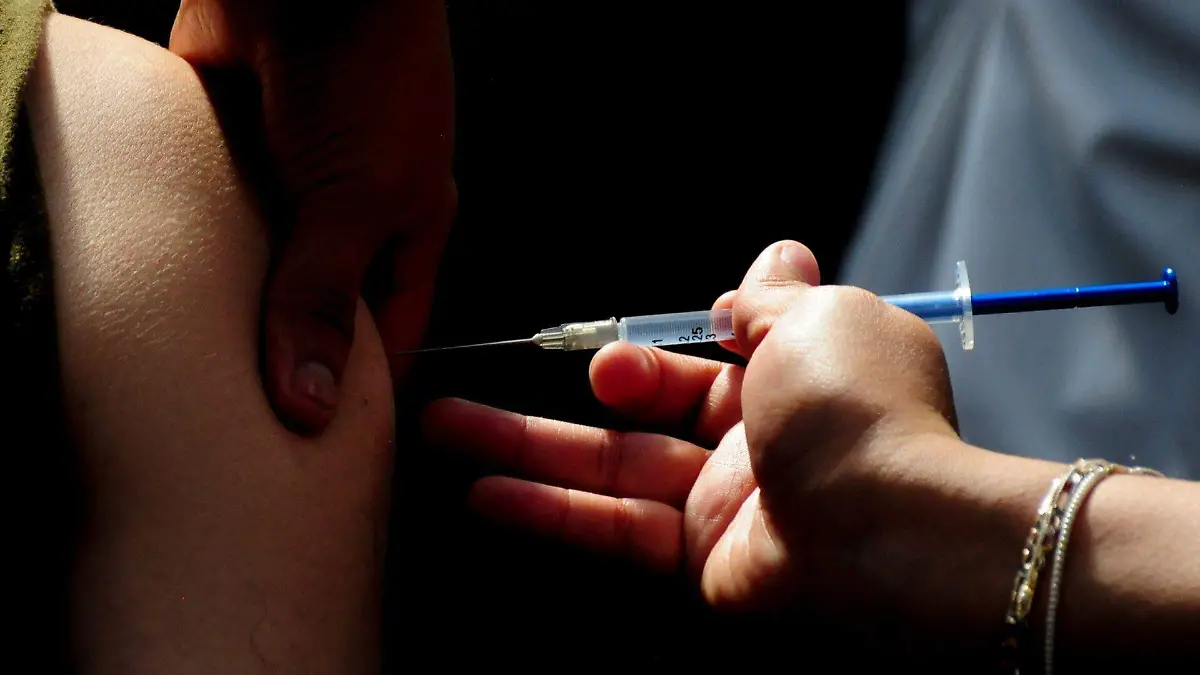 859579_Vacuna Refuerzo Jóvenes_web