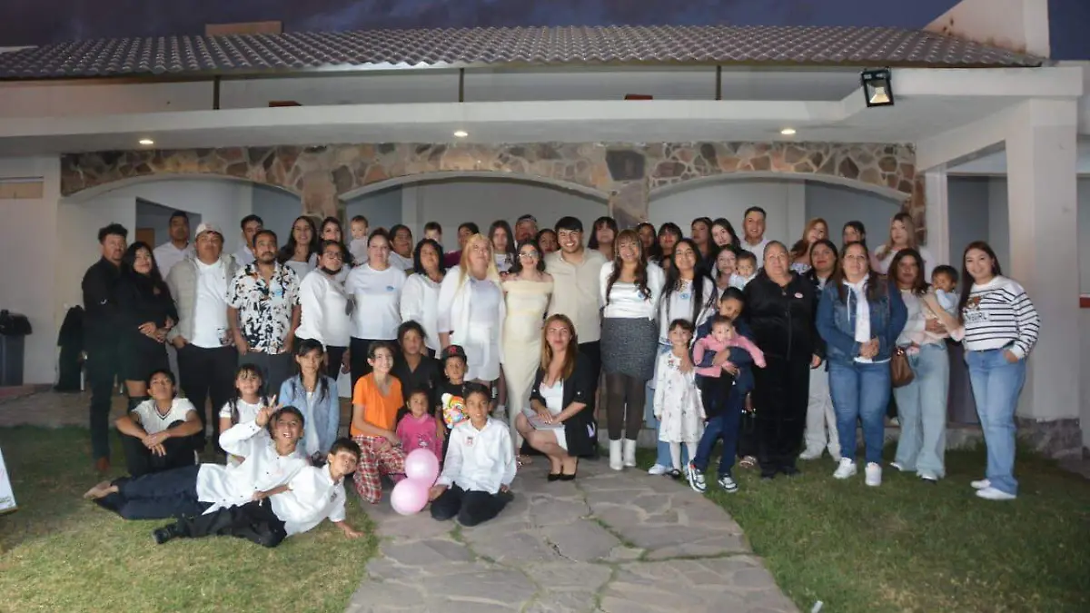 Alejandra y Kevin recibirán un bebito