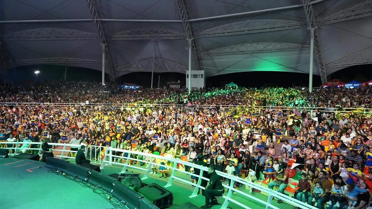 ¿A qué hora puedo entrar a la Velaria de la Fenadu para el concierto de Horóscopos de Durango?