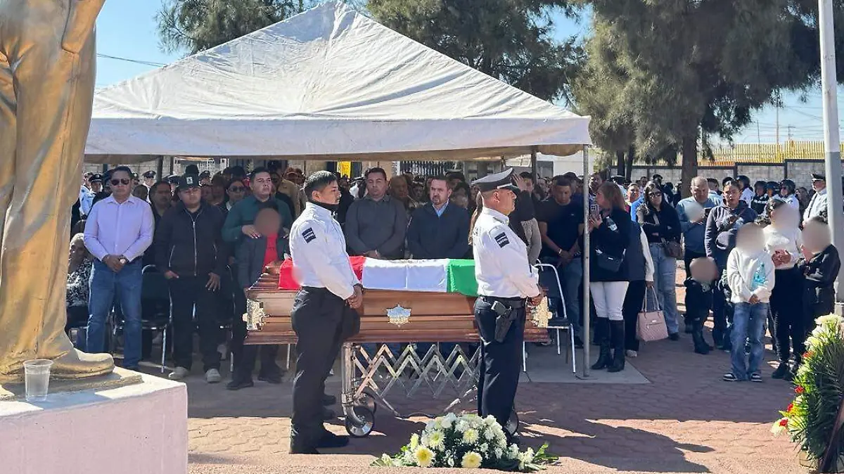 Rinden homenaje de cuerpo presente a policía fallecido en accidente vial en Durango