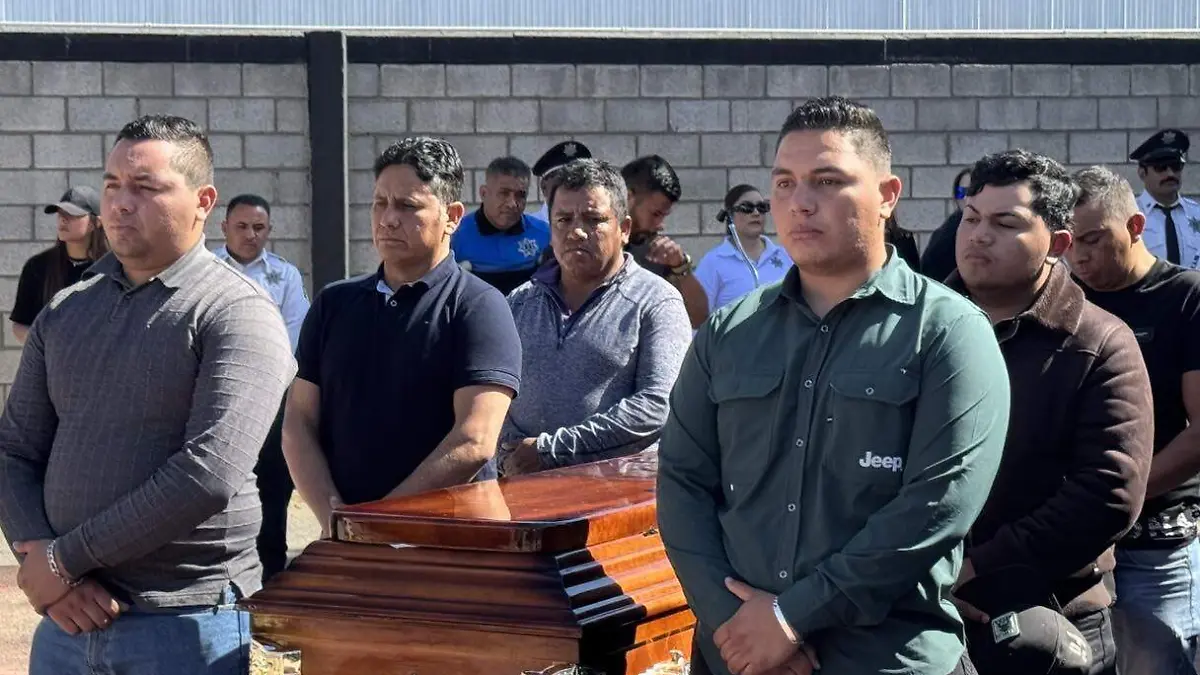 Rinden homenaje de cuerpo presente a policía fallecido en accidente vial en Durango
