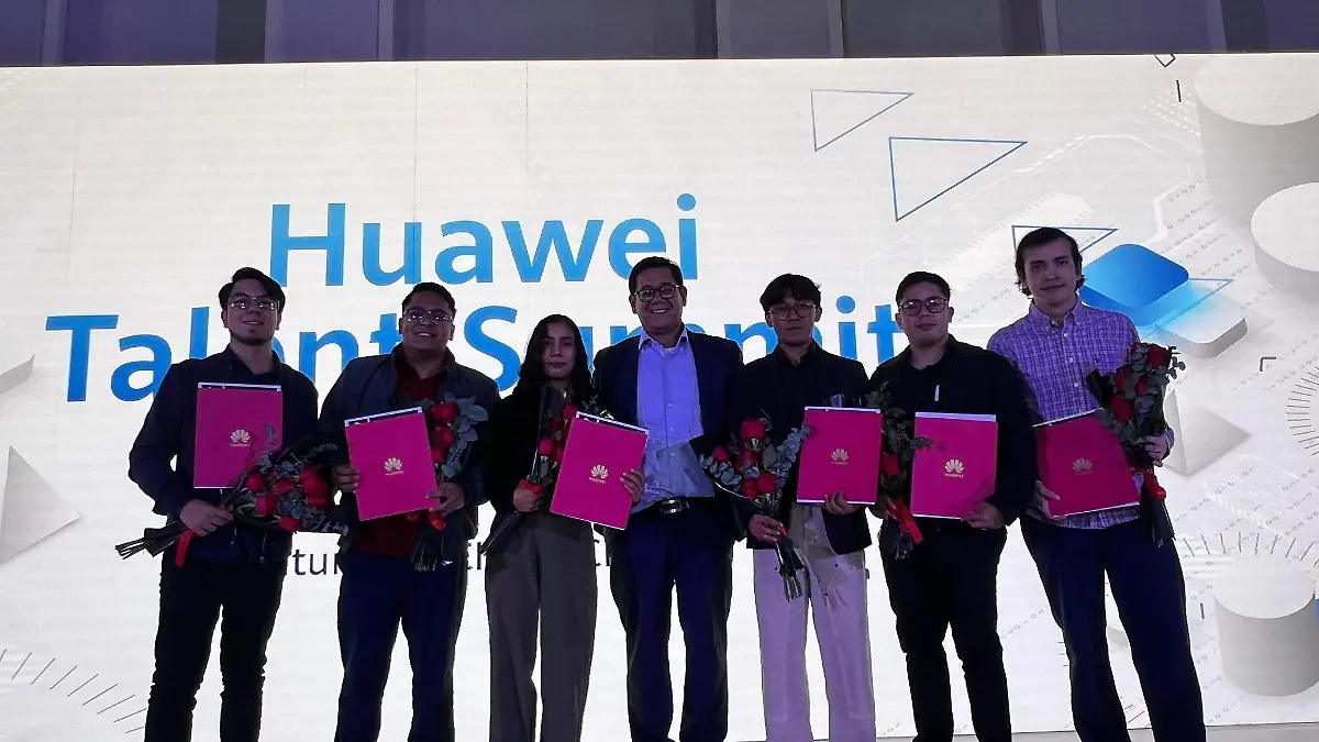 29 Reconoce la FICA-UJED a estudiantes campeones nacionales en la Huawei ICT Competition 2024–2025