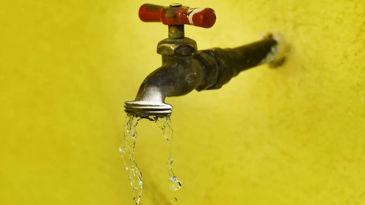 Agua potable / llave de agua potable 