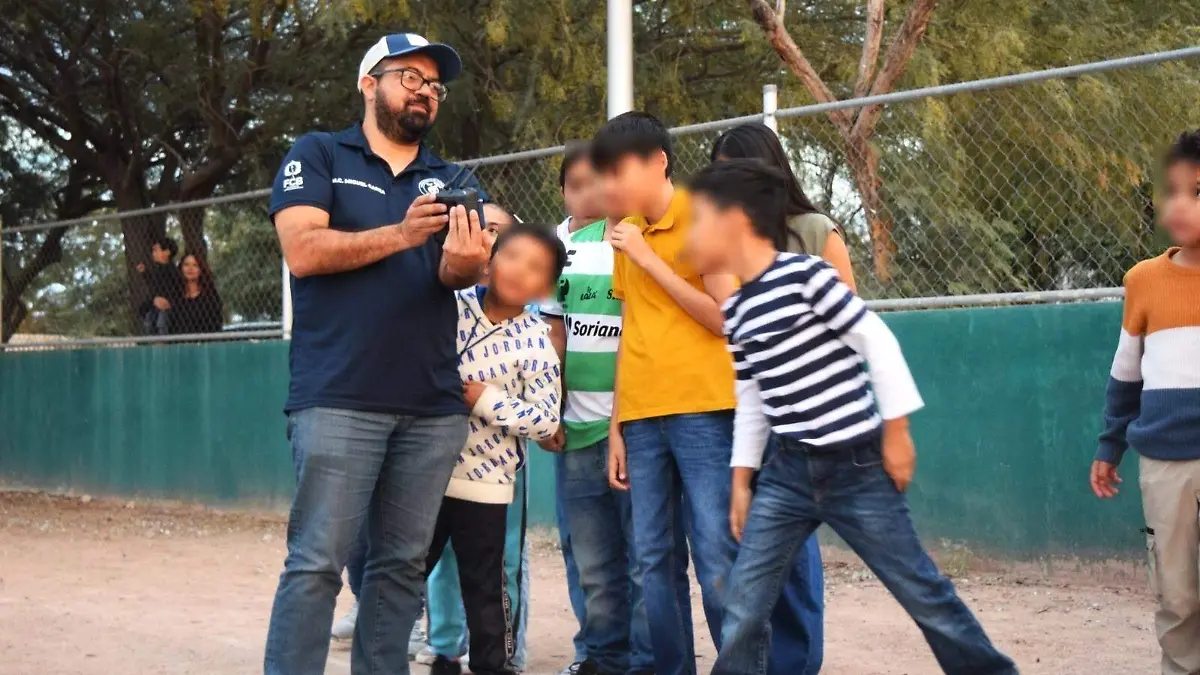 4 Niñas y niños se convierten en pequeños pilotos la UJED imparte curso de drones para nuevas generaciones