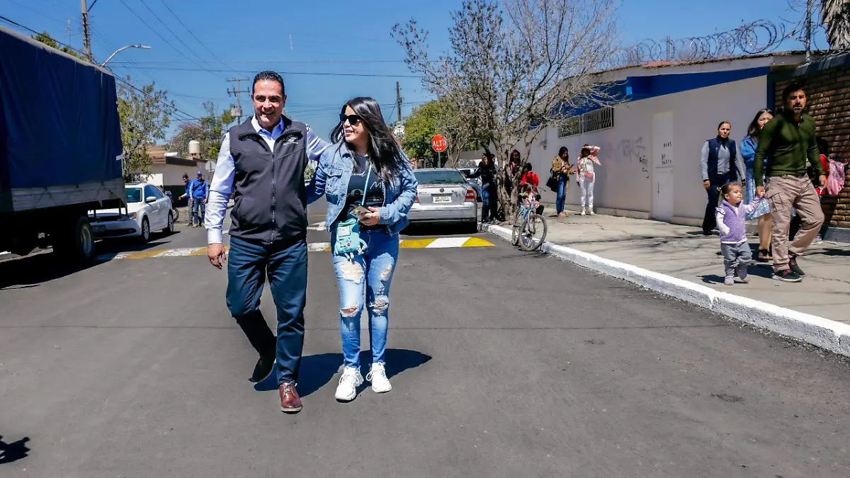 Pavimentación, obras y nuevas vialidades este 2026 para la gran familia duranguense Toño Ochoa (2)