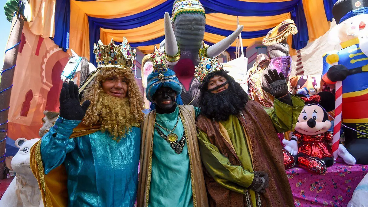 1062828_Tradicional foto con los Reyes Magos_web