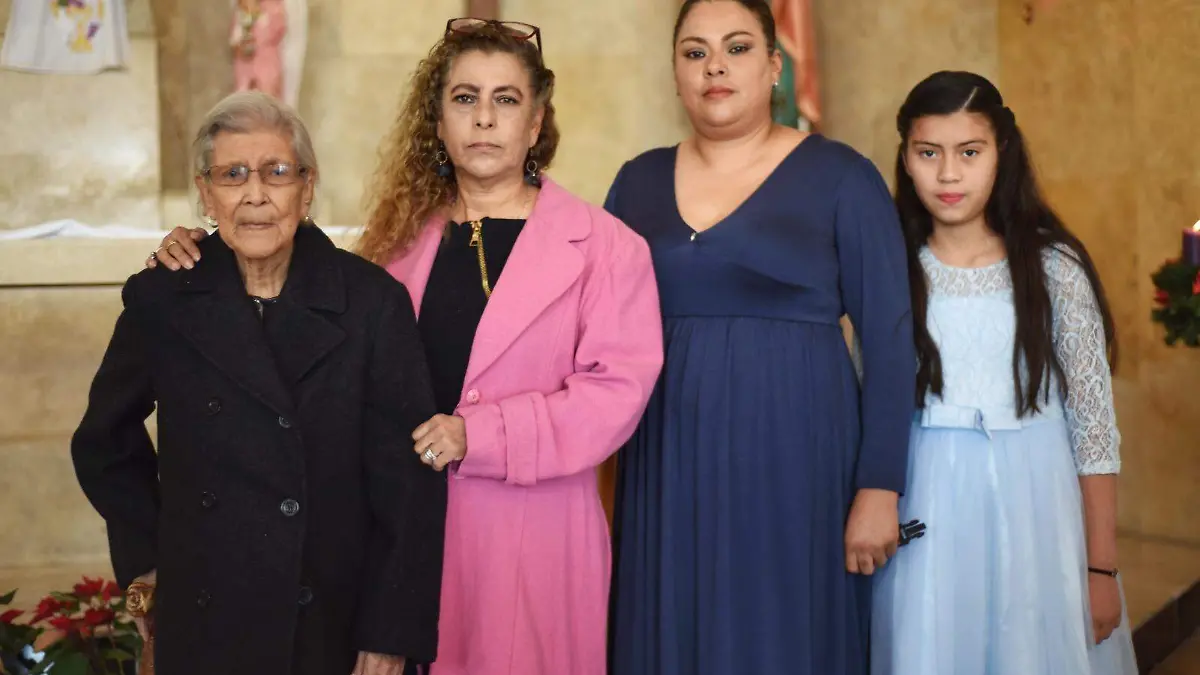 En la gráfica cuatro generaciones de la familia de doña Juanita