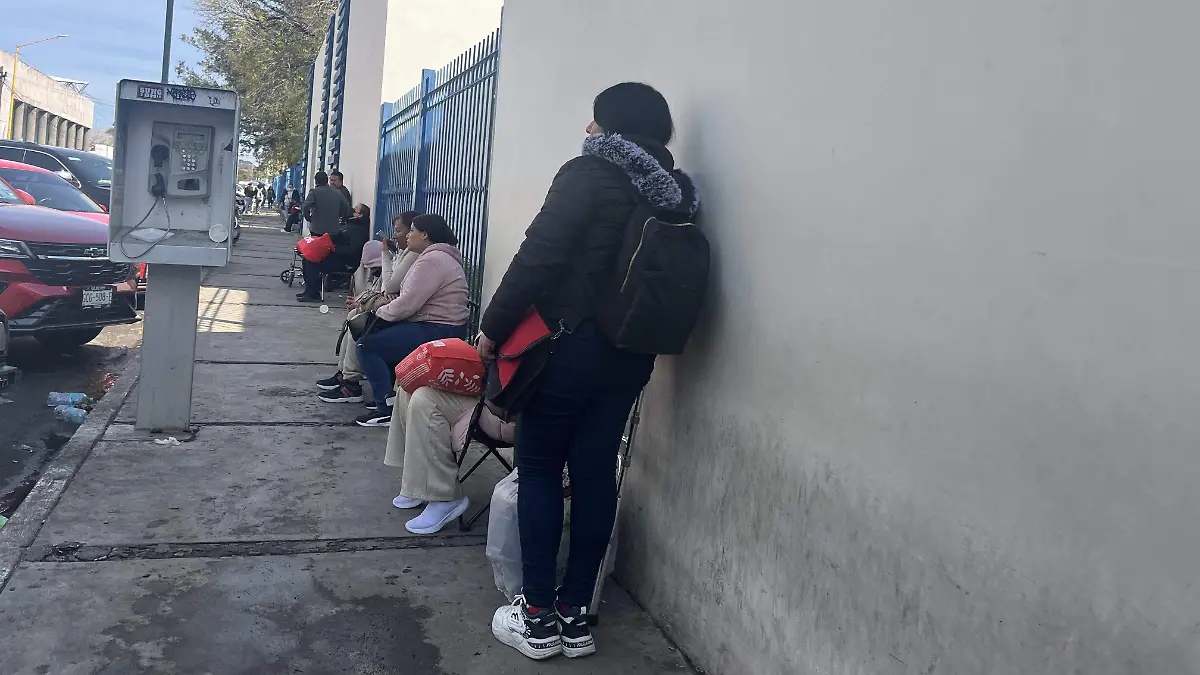Sin espacios de espera dignos en el IMSS 