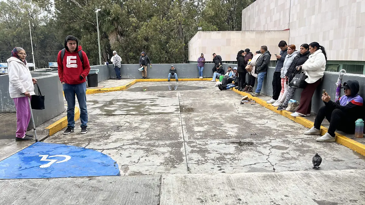 Sin espacios dignos de espera en el IMSS