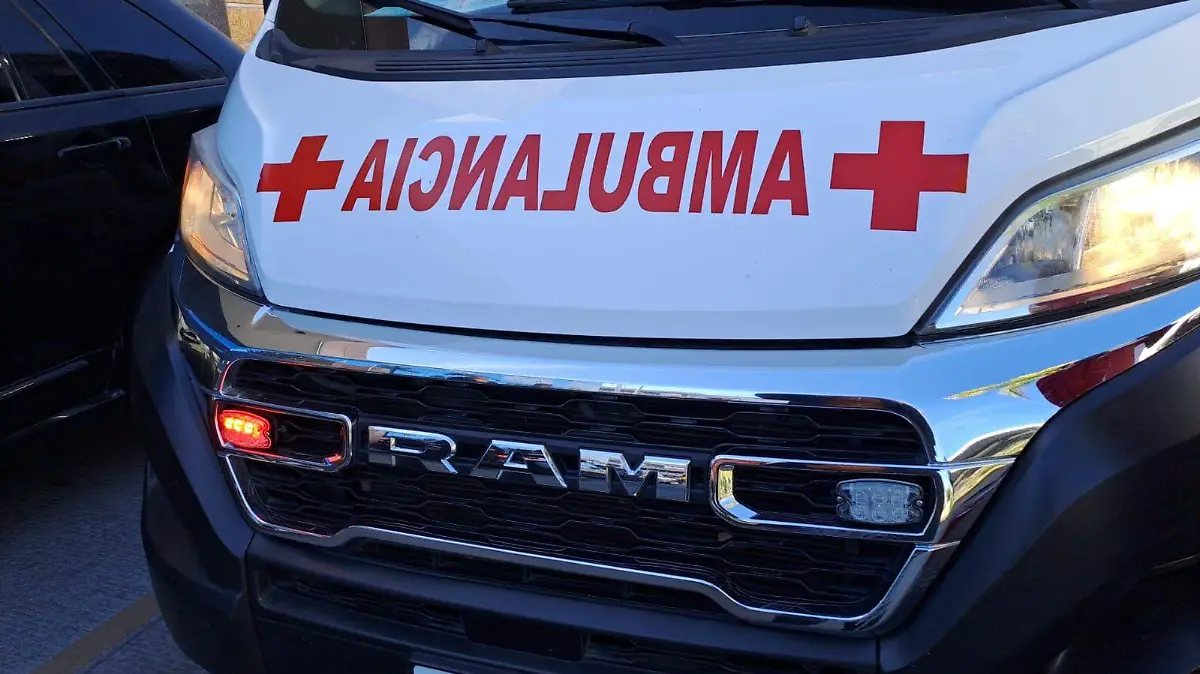 Fallece niña de 3 años tras volcadura en barranco en Mezquital; hay nueve lesionados