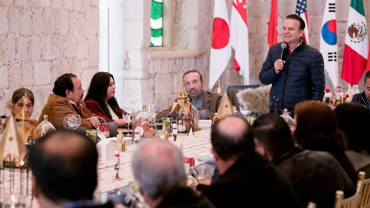 FOTO.- Gobernador se reúne con delegaciones (1)