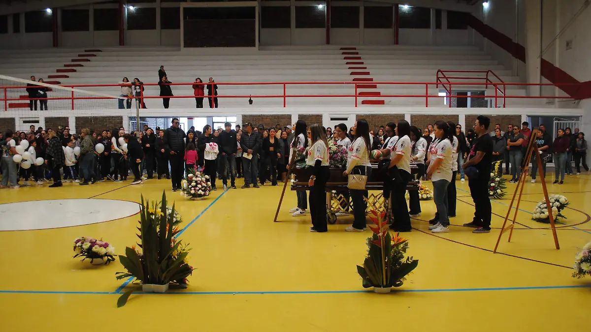 Diversas guardias fueron montadas junto al féretro