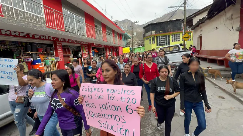 Padres de familia denuncian la falta de maestros en escuelas de Tayoltita, San Dimas, Durango  