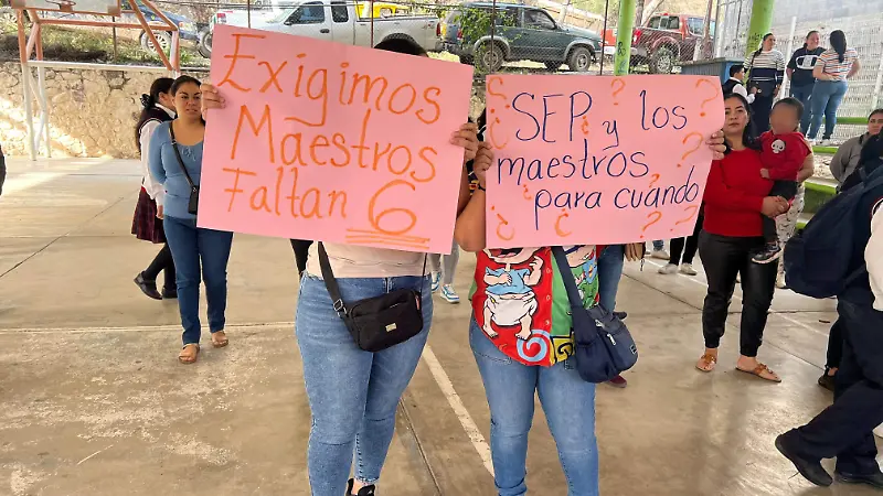 Padres de familia denuncian la falta de maestros en escuelas de Tayoltita, San Dimas, Durango  