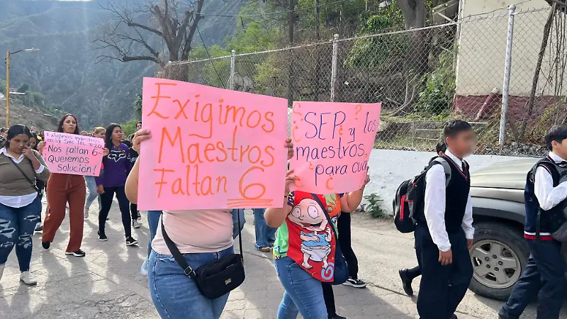 Padres de familia denuncian la falta de maestros en escuelas de Tayoltita, San Dimas, Durango  