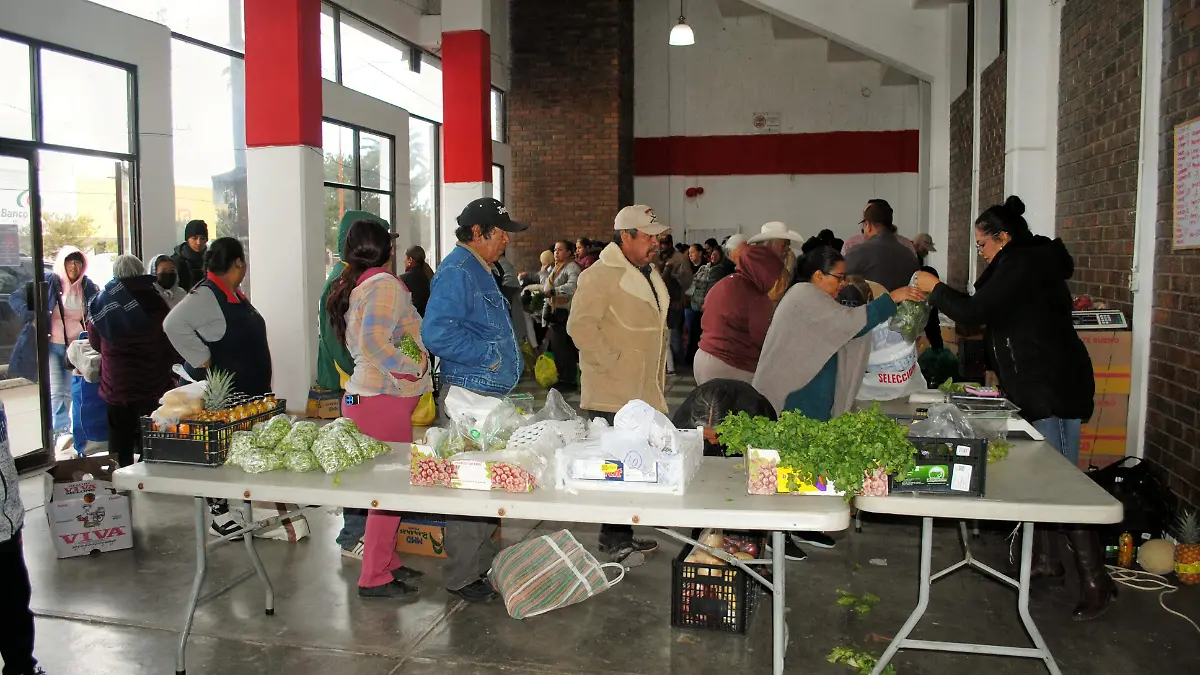 Presidenta del DIF Mpal. participando en el cobro