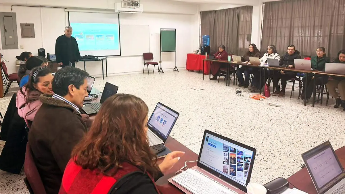 Docentes de Trabajo Social se actualizan en el uso de la Inteligencia Artificial
