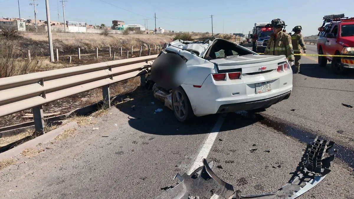 Choque en el anillo Periférico de Durango deja tres muertos y un herido grave