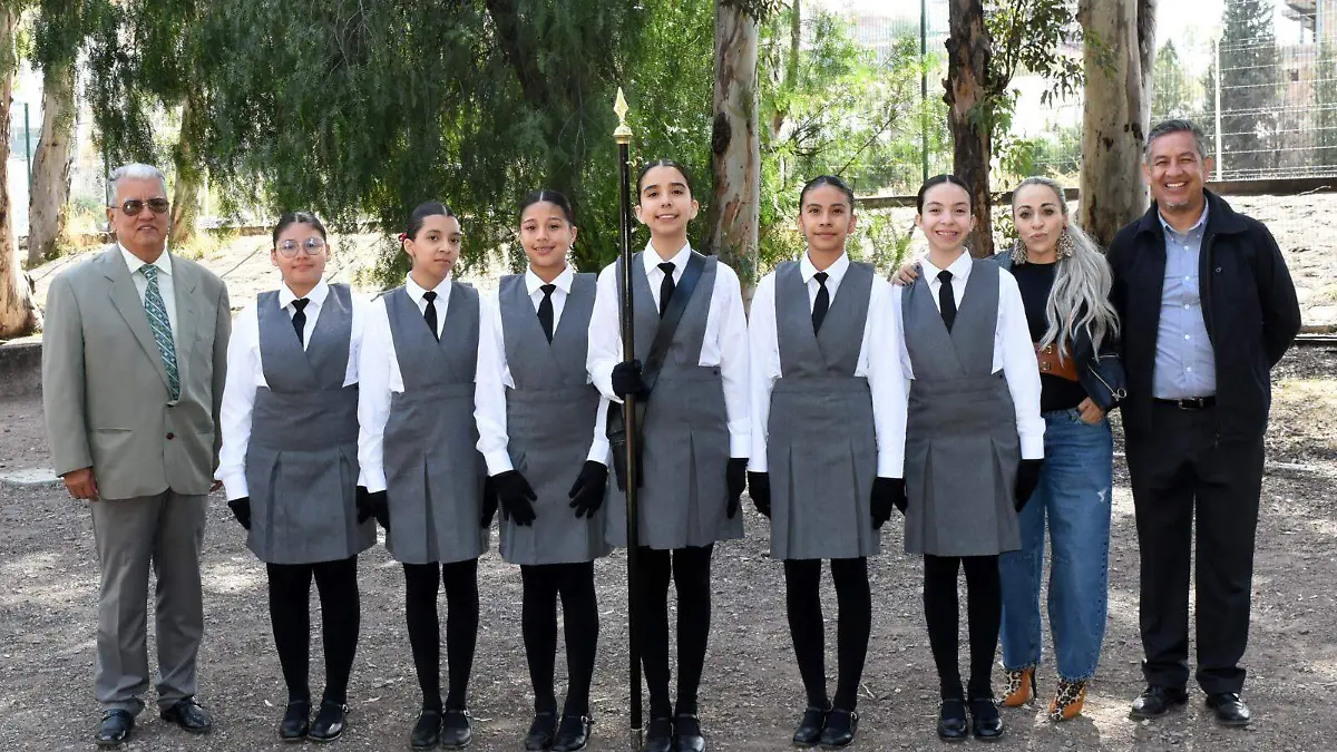 Como anfitriona del concurso fungió la escolta de la EST 57 