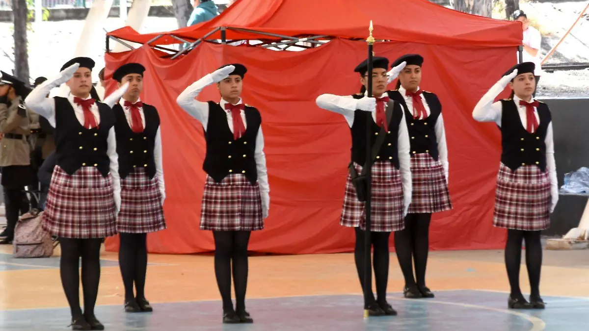 Algunas de las escoltas participantes demostrando su gran talento