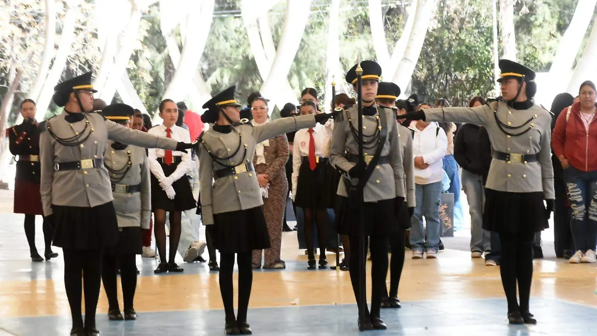 Algunas de las escoltas participantes demostrando su gran talento