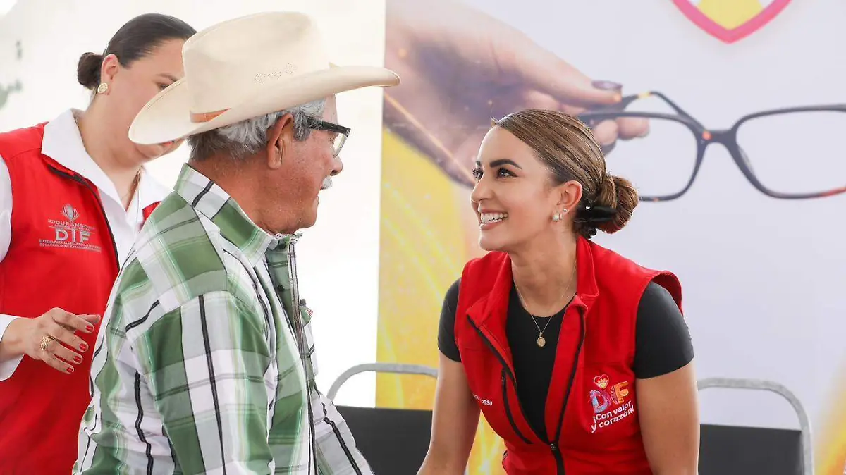 Marisol Rosso entrega lentes gratuitos, consolida programas de salud y asistencia en Lerdo