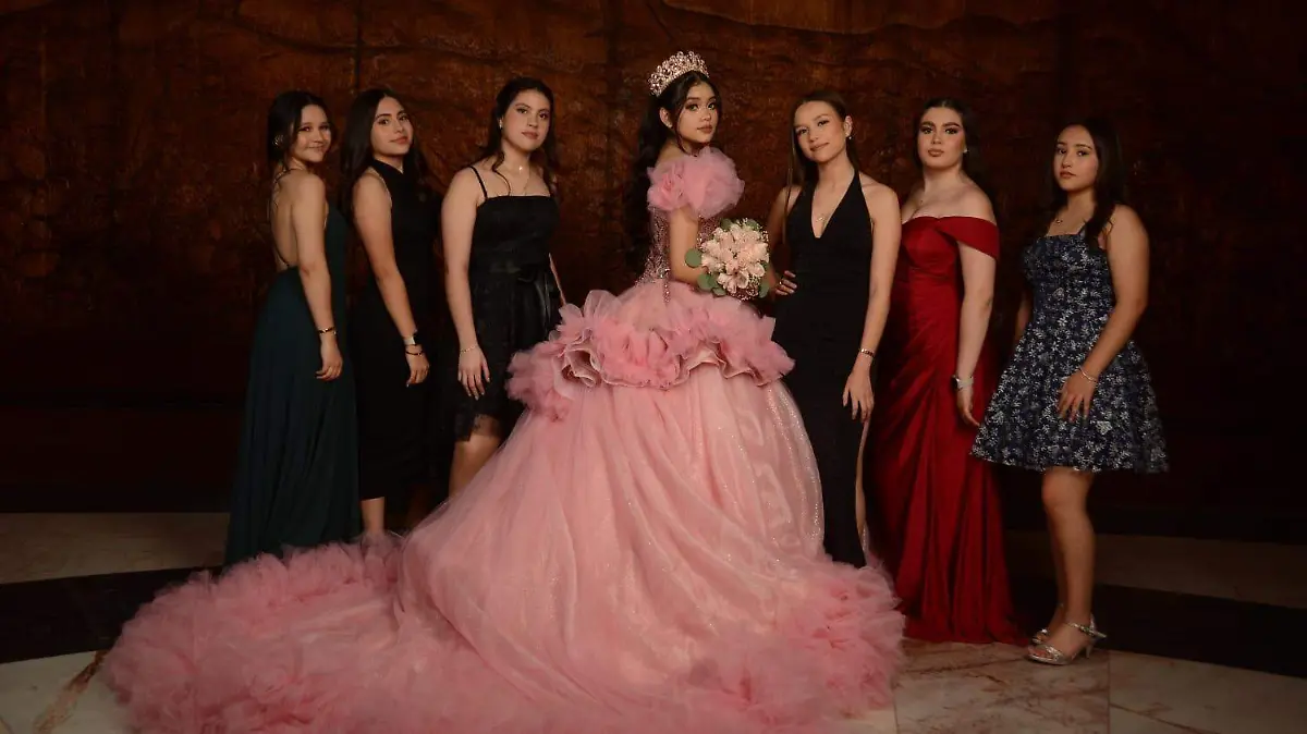 Lindas jóvenes participaron como damas de Camila