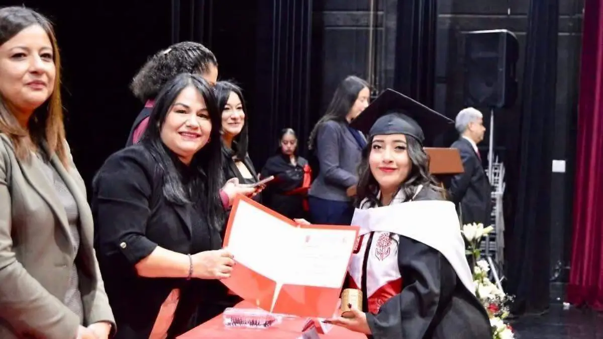 Trabajo Social UJED entrega a la sociedad 30 nuevos licenciados 2