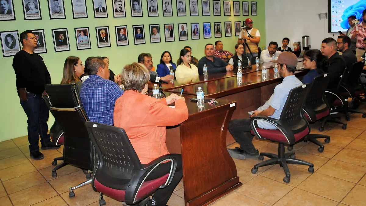 Aspecto parcial de rueda de prensa