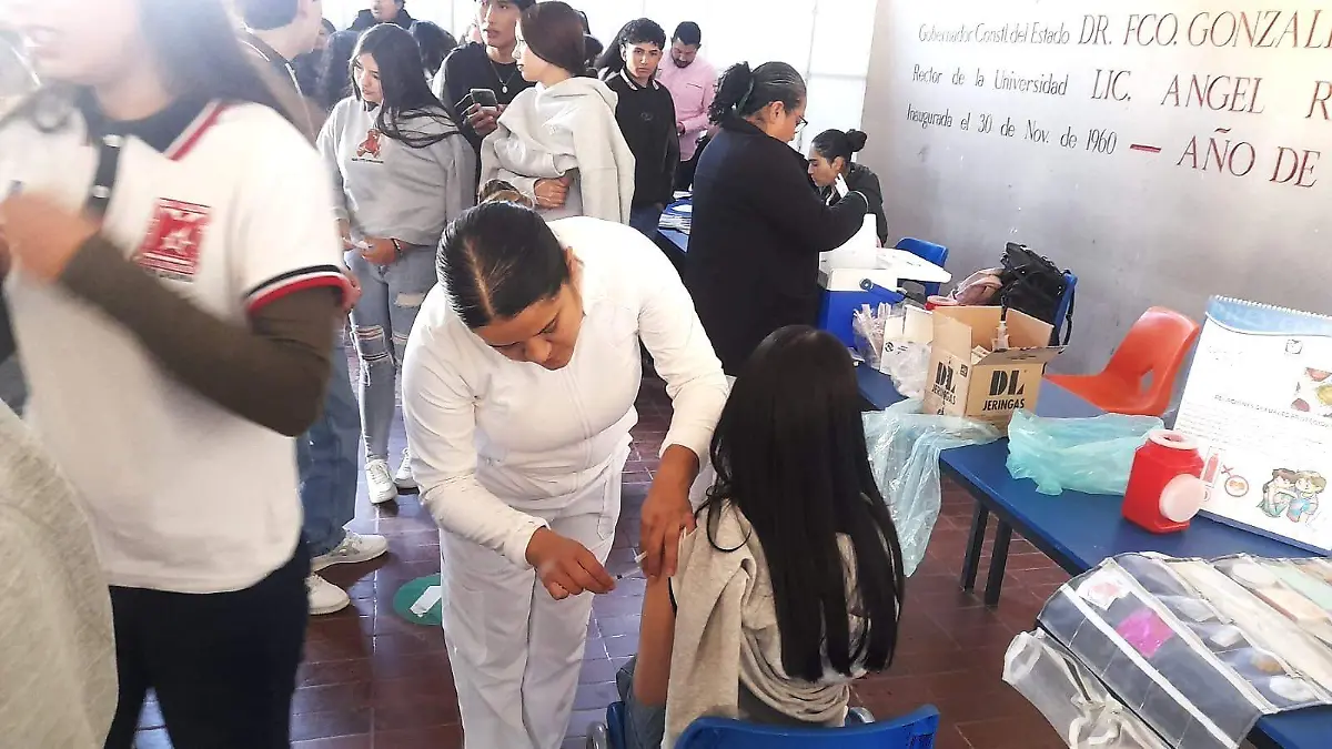 Jornada PrevenIMSS aplica cerca de 500 vacunas en la EPD-UJED