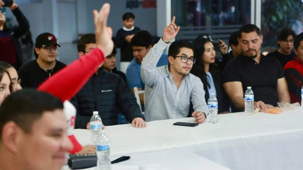 PRI fortalece a los cuadros jóvenes