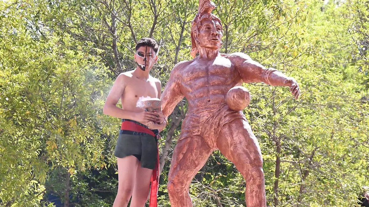 Conmemora la Facultad de Ciencias de la Cultura Física y Deporte su 29 aniversario con la develación del Guerrero Ulama 2