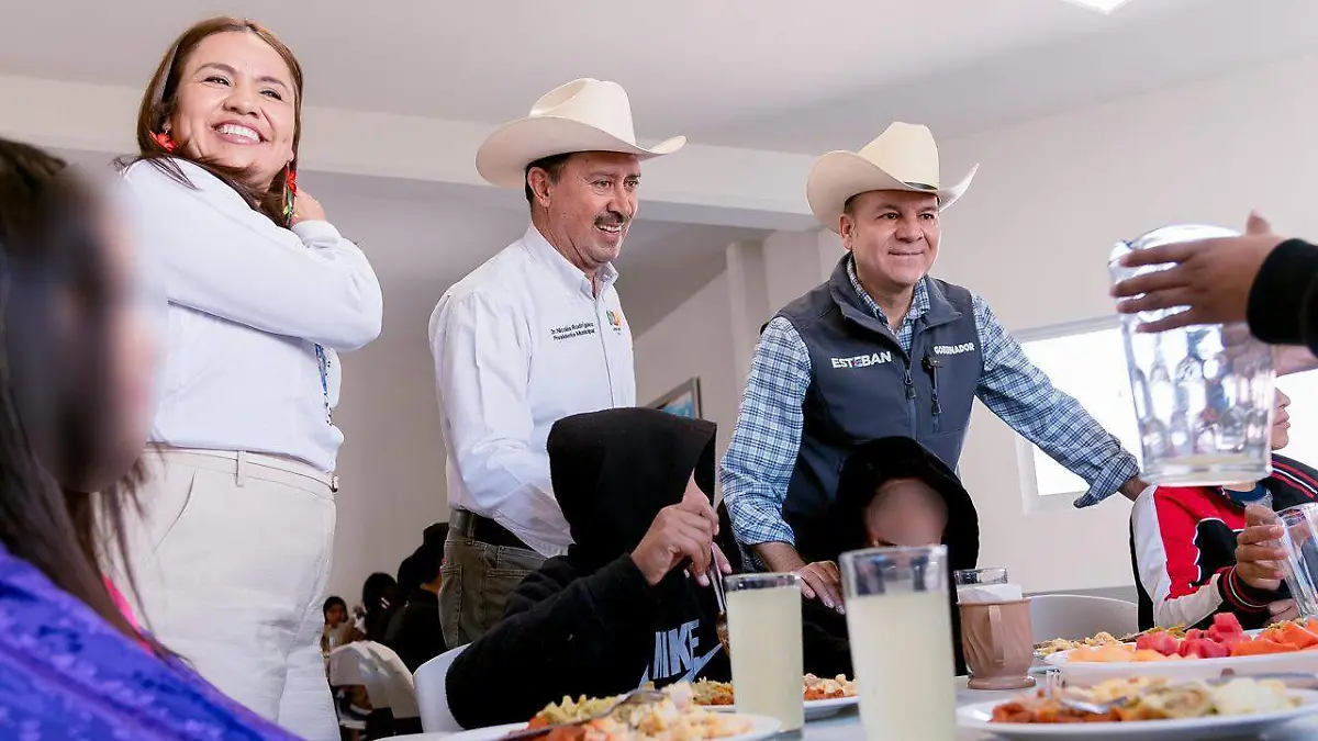 Esteban Villegas entrega comedor público en el municipio de Mezquital