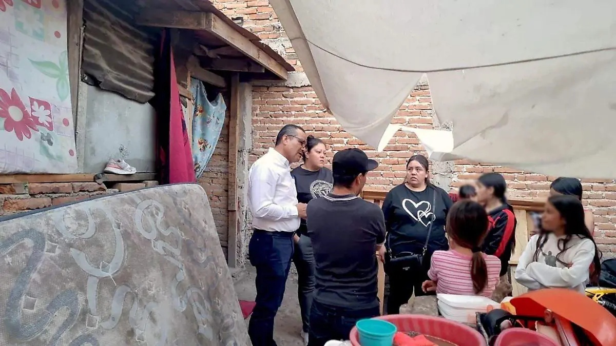 Gobernador Esteban brinda respaldo a familia afectada en la División del Norte_ Gobierno del Estado gestiona apoyos para seis niñas y niños (2)