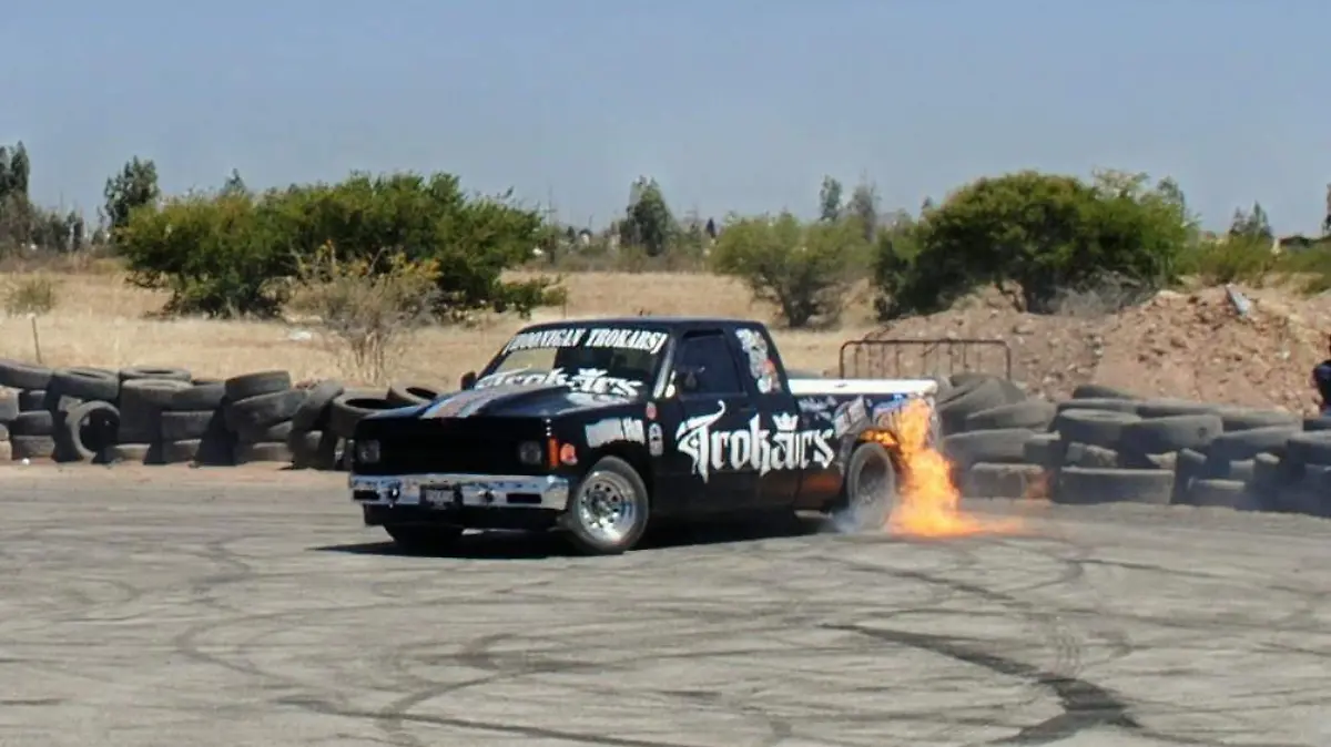 Demostracion de quema de llantas