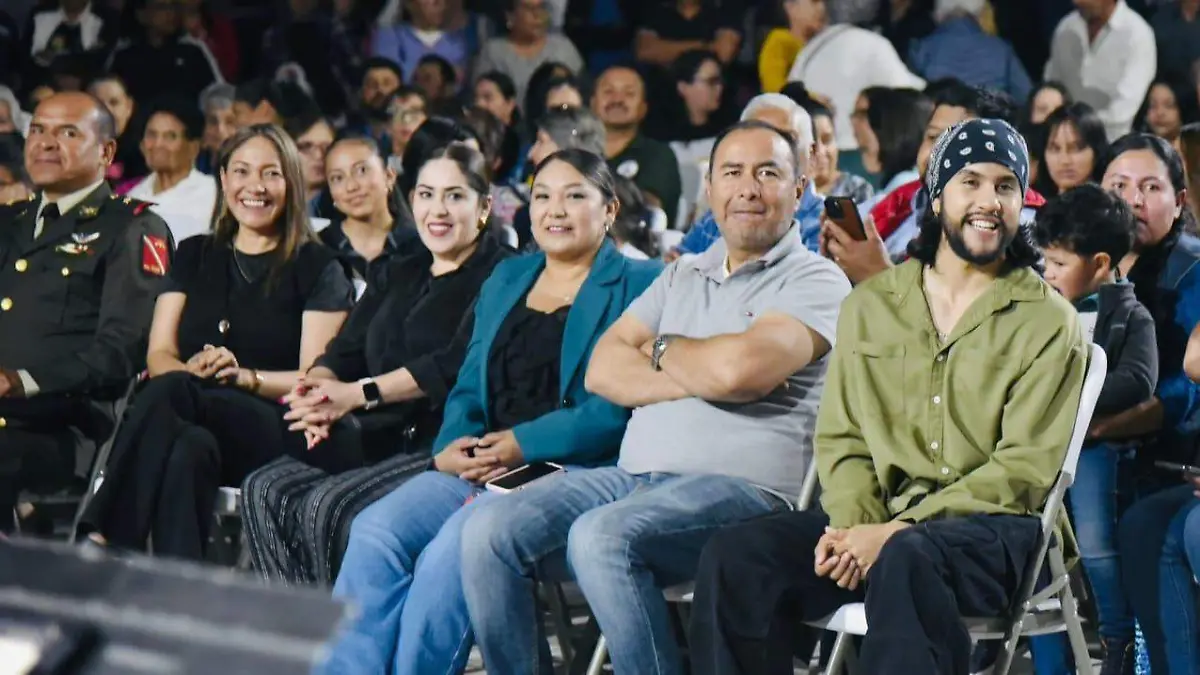 Autoridades municipales y militares presentes