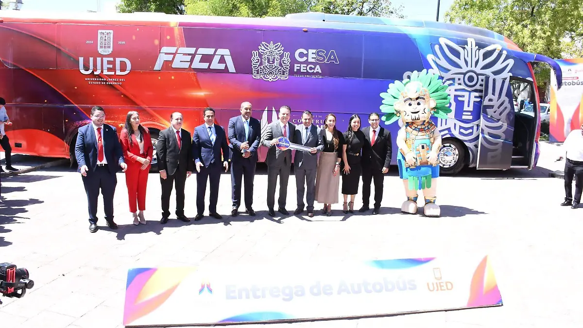 Entrega gobernador autobús a la FECA-UJED_ fortalecen infraestructura en favor de los estudiantes 2